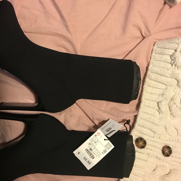 Shoes and sweater - Picture 5 of 6